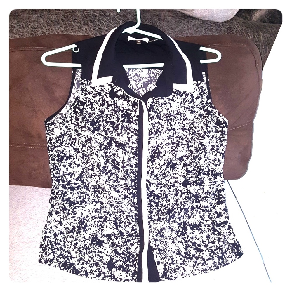 Women's sleeveless button down blouse for women